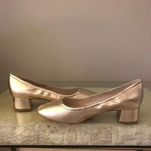 Brand New!! Gold Round Toe Pump. 1.25” Heel.
